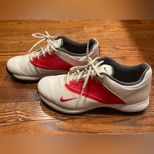 Nike women’s golf shoes. Size 7.5. Good condition.